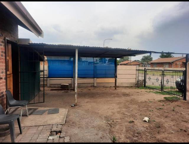 2 BEDROOM HOUSE FOR SALE IN LEEUHOF